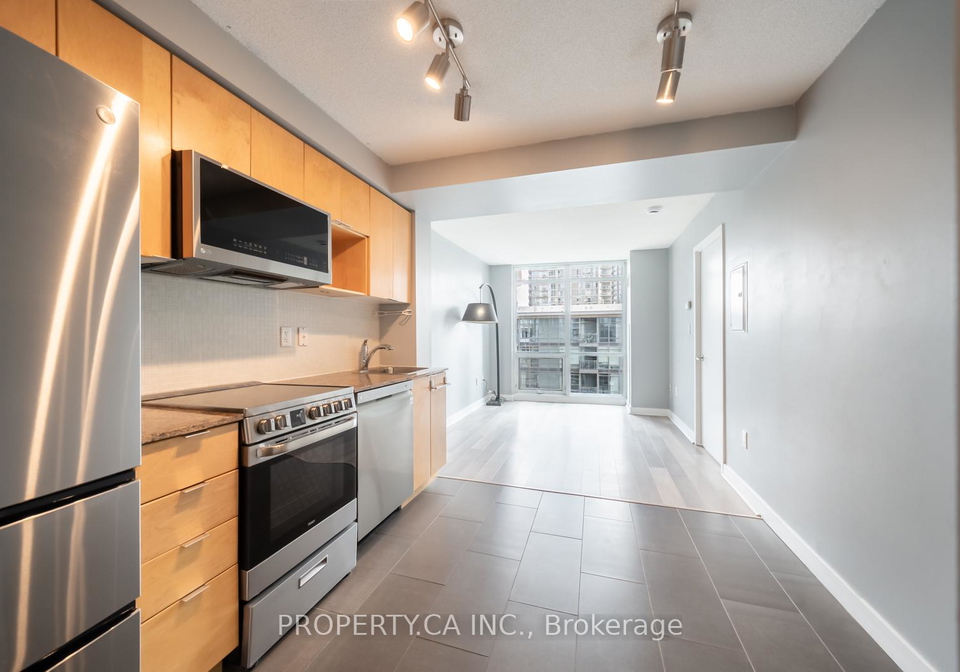 15-fort-york-boulevard-toronto-ontario-c12335547