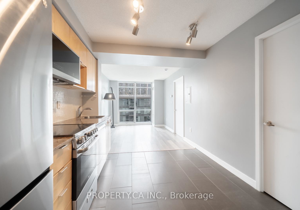 15-fort-york-boulevard-toronto-ontario-c12335547