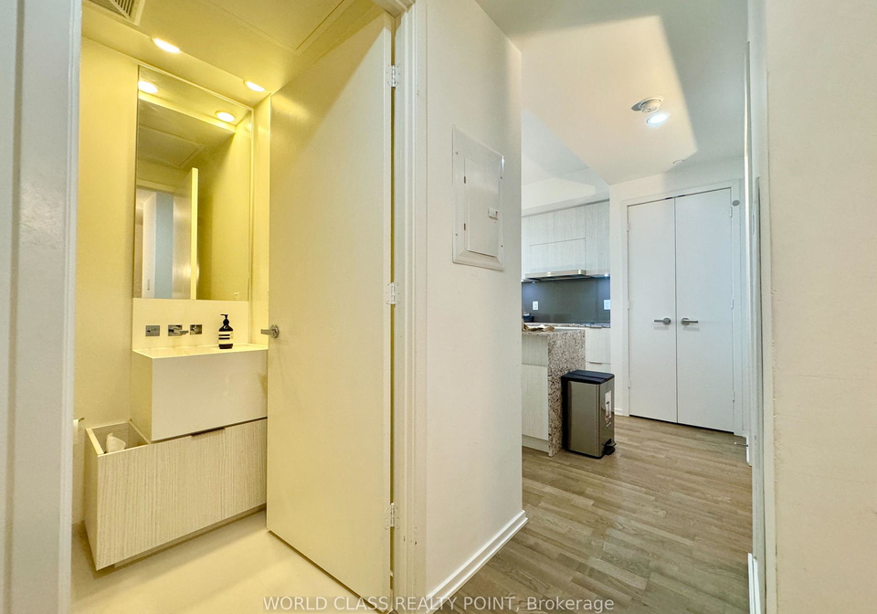 1-bloor-street-e-toronto-ontario-c12335636