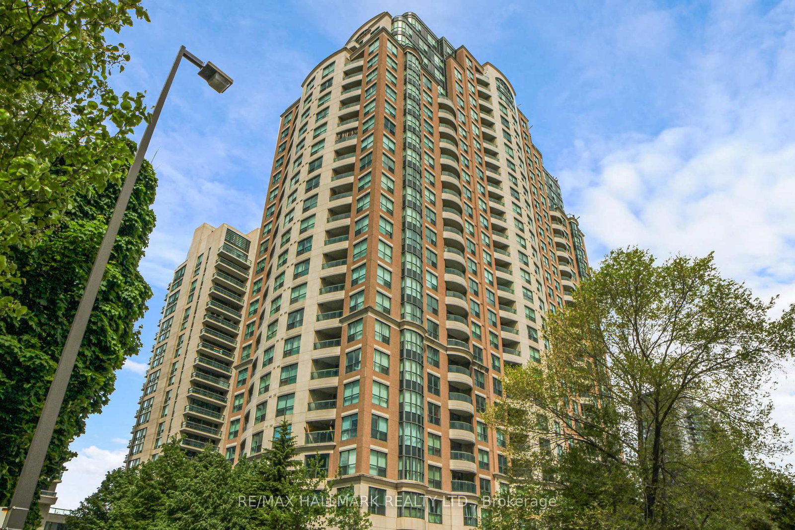 7-lorraine-drive-toronto-ontario-c12335642