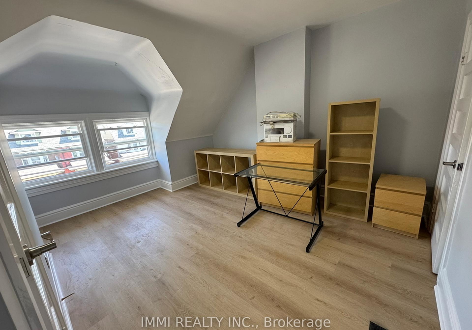 618-bathurst-street-toronto-ontario-c12335732