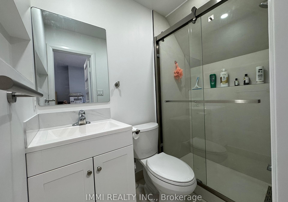 618-bathurst-street-toronto-ontario-c12335732