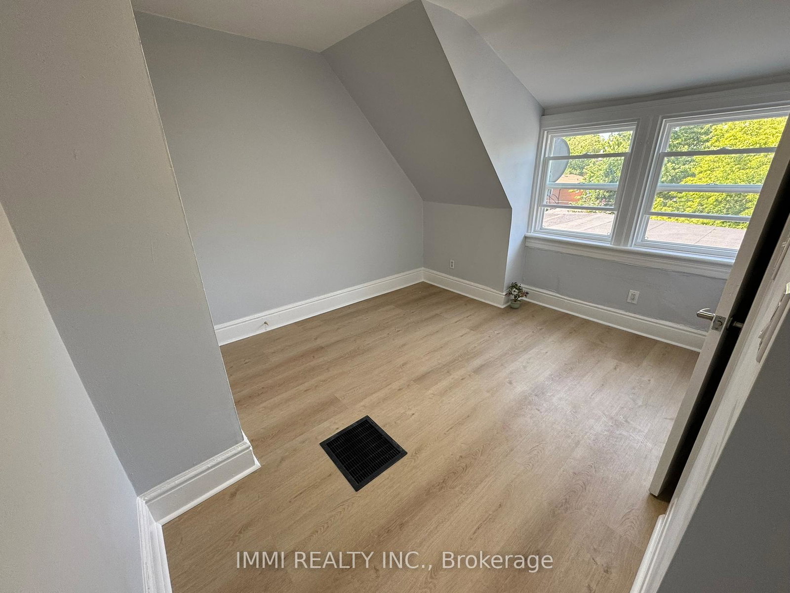 618-bathurst-street-toronto-ontario-c12335733