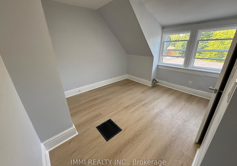 618-bathurst-street-toronto-ontario-c12335733