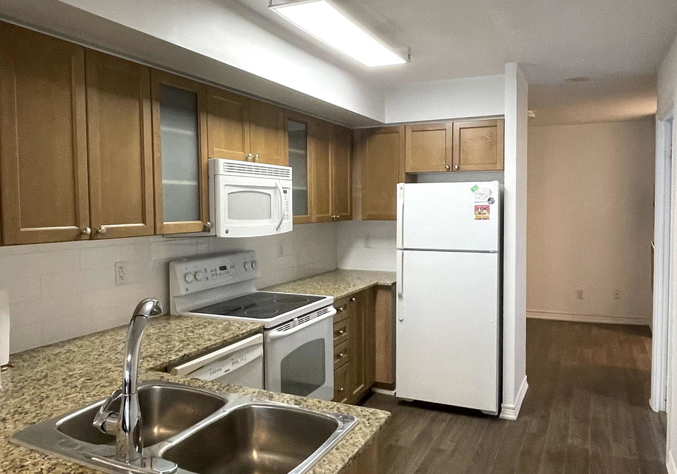 761-bay-street-toronto-ontario-c12335745