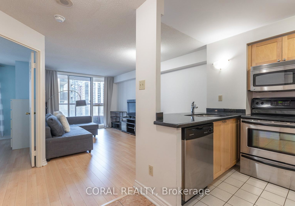 736-bay-street-toronto-ontario-c12335756