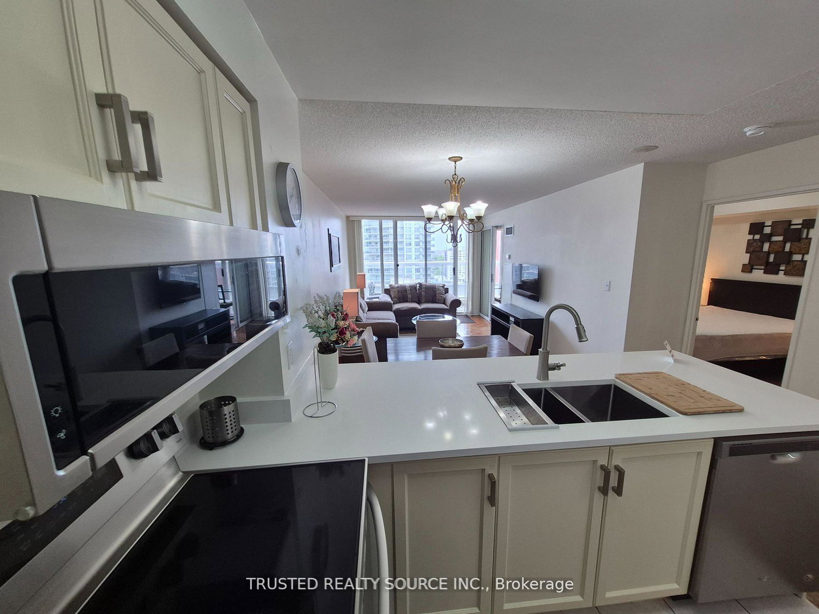 43-eglinton-avenue-e-toronto-ontario-c12335903
