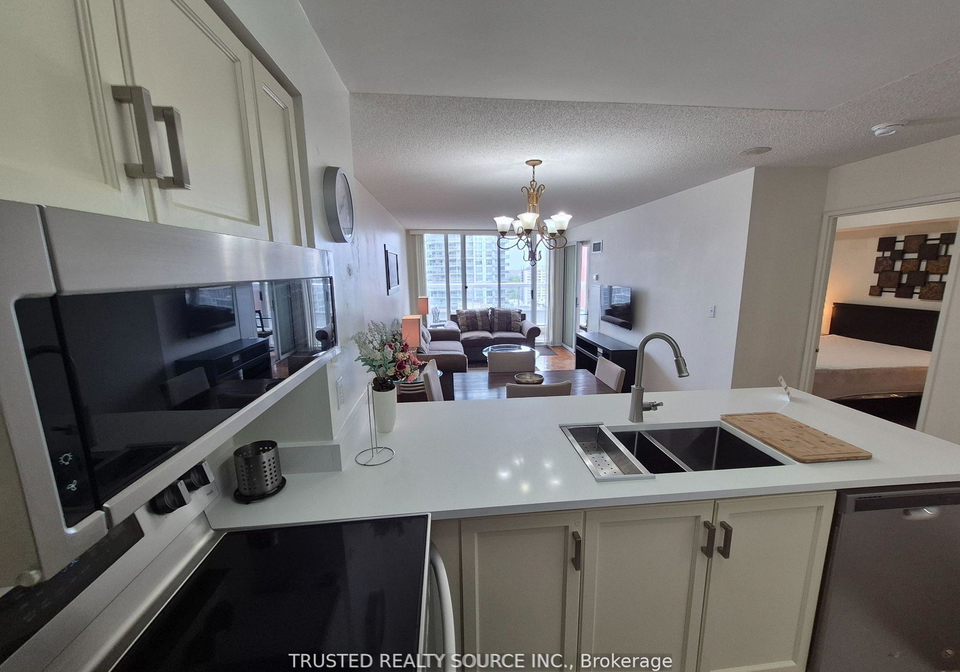 43-eglinton-avenue-e-toronto-ontario-c12335903