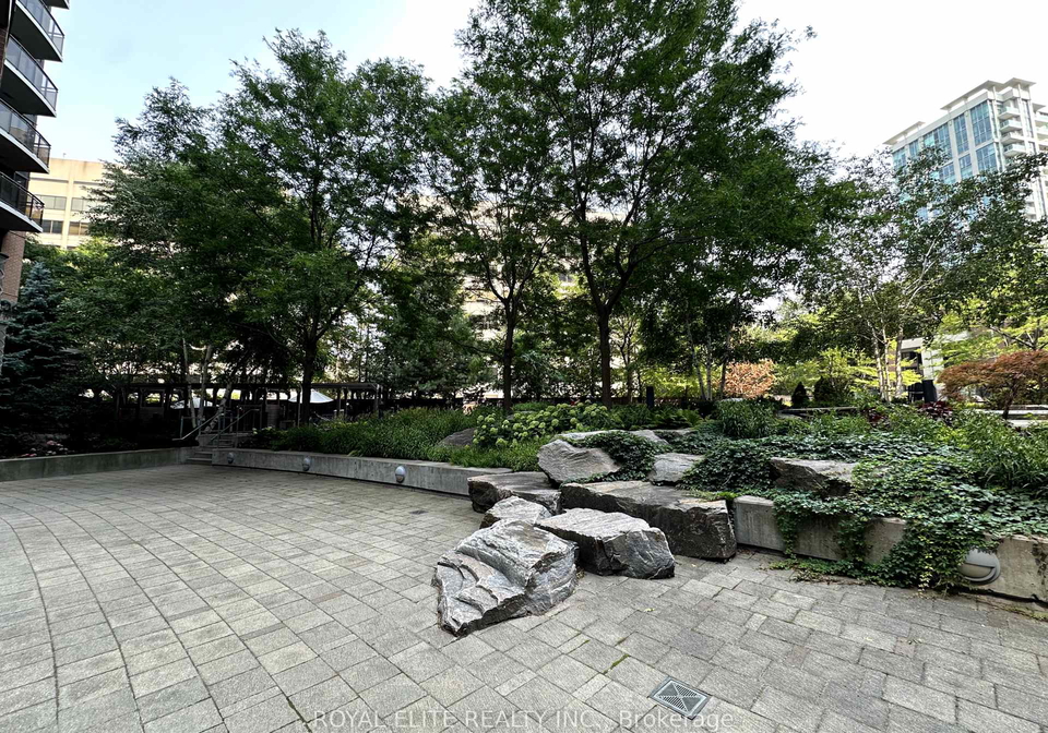 33-sheppard-avenue-e-north-york-ontario-c12336108