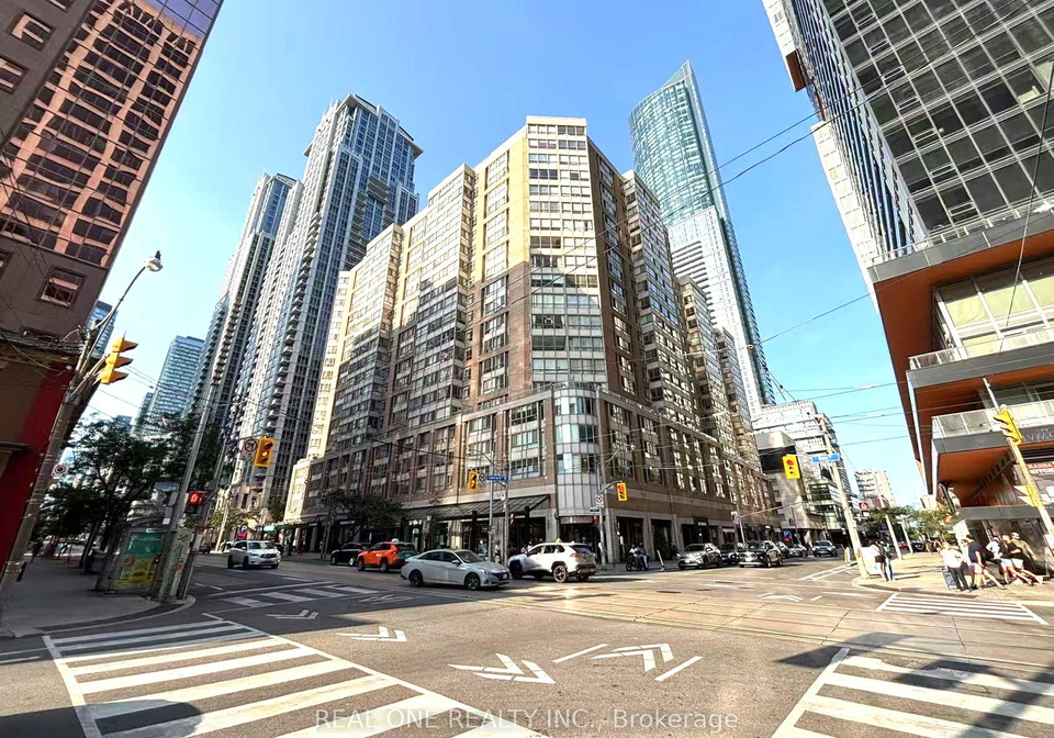 711-bay-street-toronto-ontario-c12336284