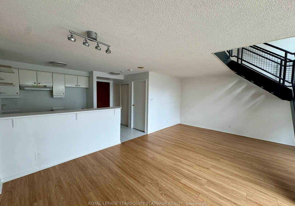 10-yonge-street-toronto-ontario-c12337127