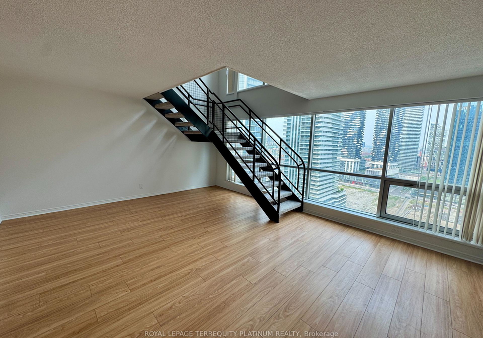 10-yonge-street-toronto-ontario-c12337127