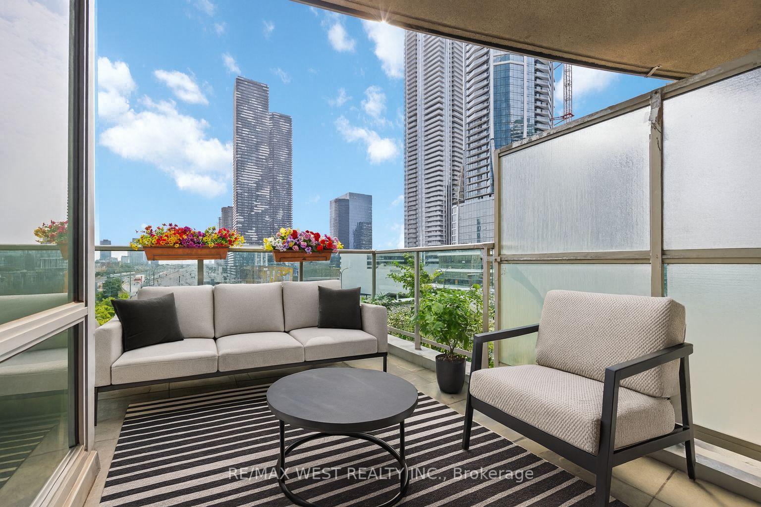 18-yonge-street-toronto-ontario-c12337703