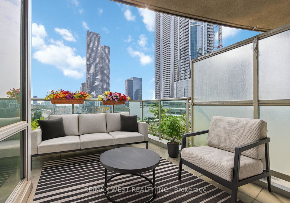 18-yonge-street-toronto-ontario-c12337703