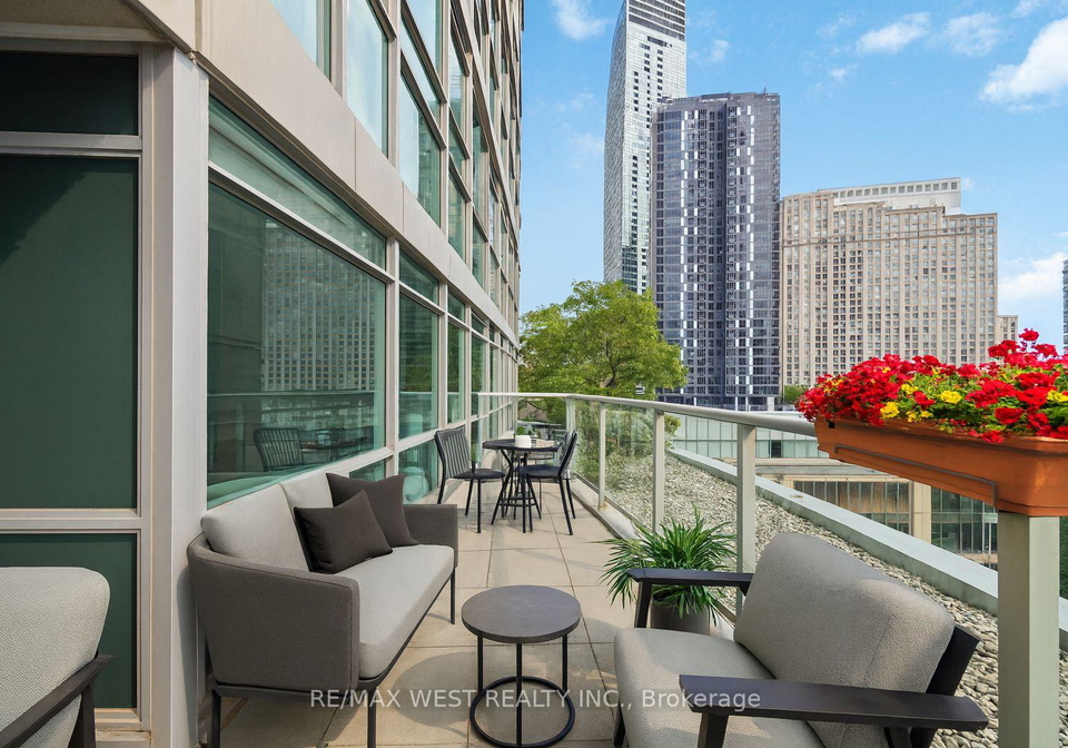 18-yonge-street-toronto-ontario-c12337703