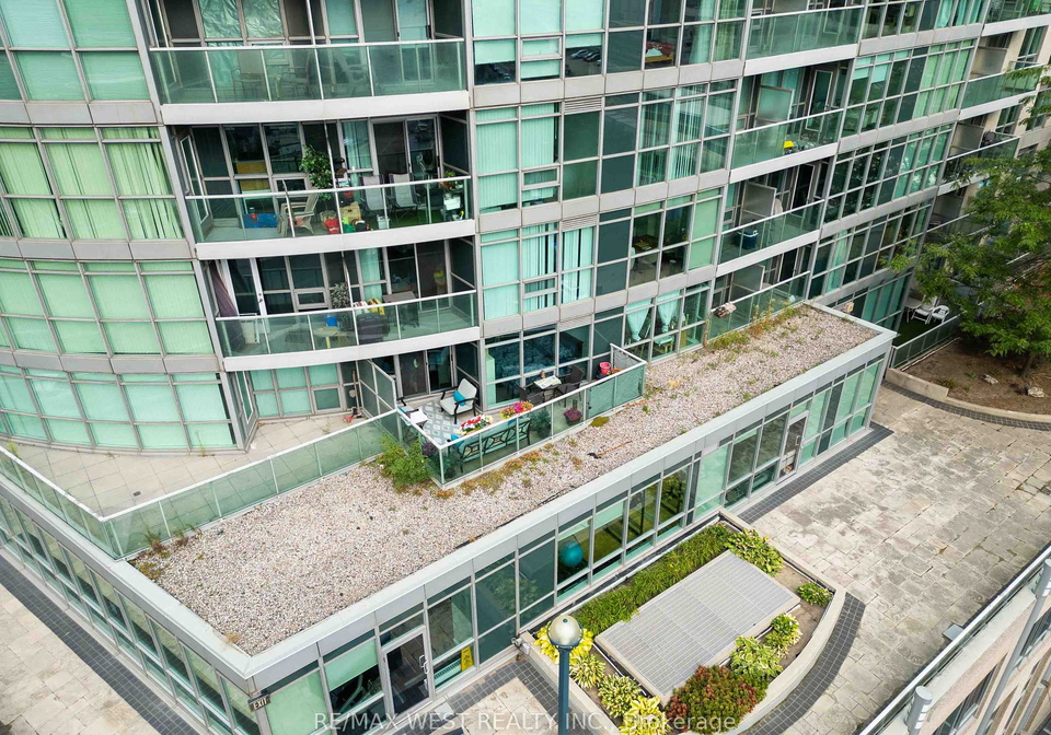 18-yonge-street-toronto-ontario-c12337703