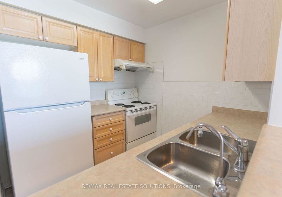233-beecroft-road-toronto-ontario-c12337726