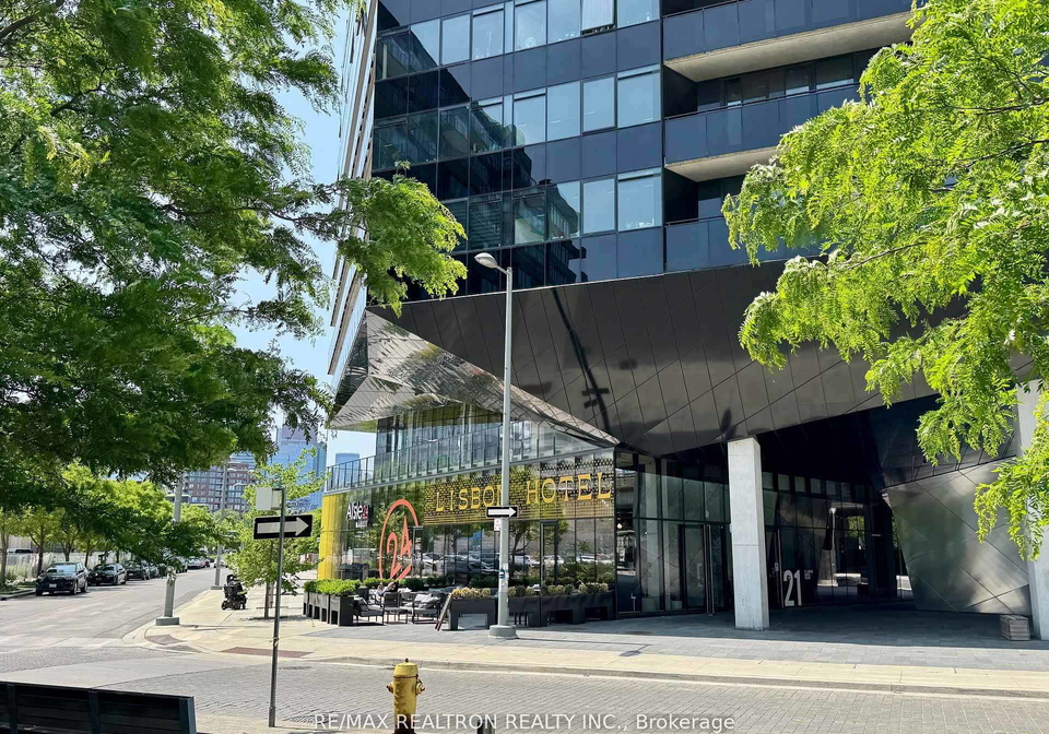 21-lawren-harris-square-toronto-ontario-c12337883