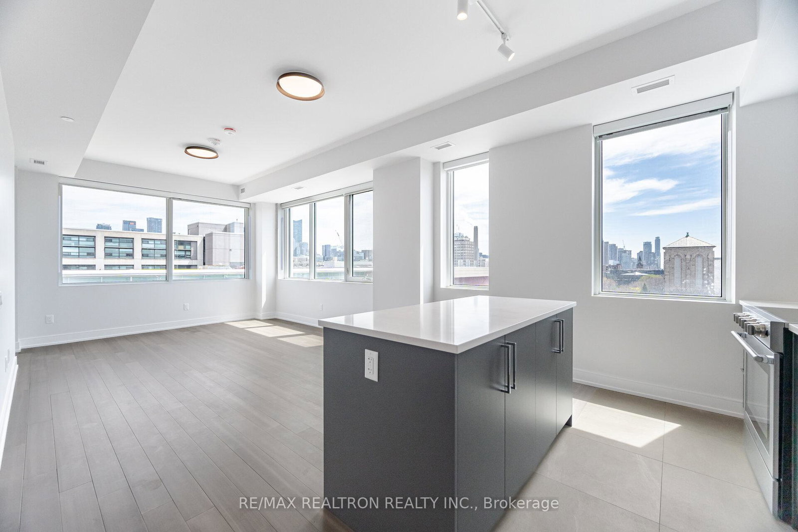 664-spadina-avenue-toronto-ontario-c12338141