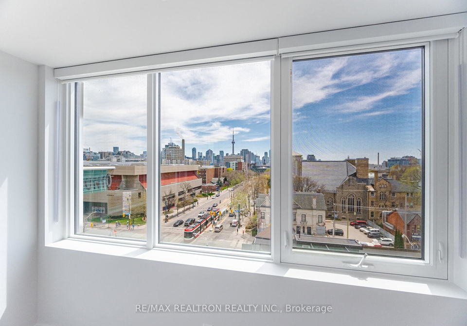 664-spadina-avenue-toronto-ontario-c12338141