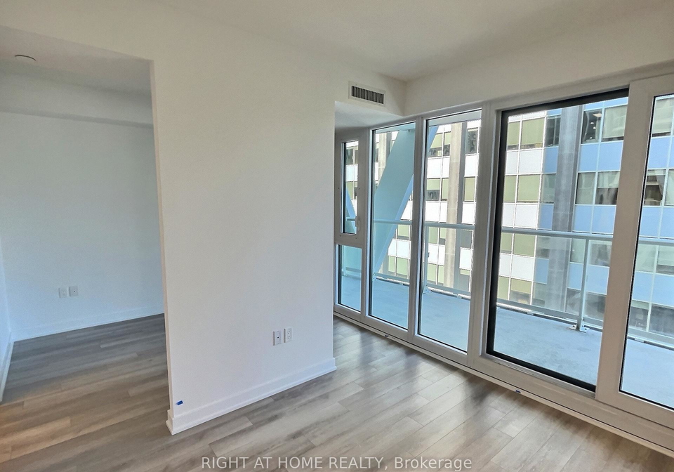230-simcoe-street-toronto-ontario-c12338387