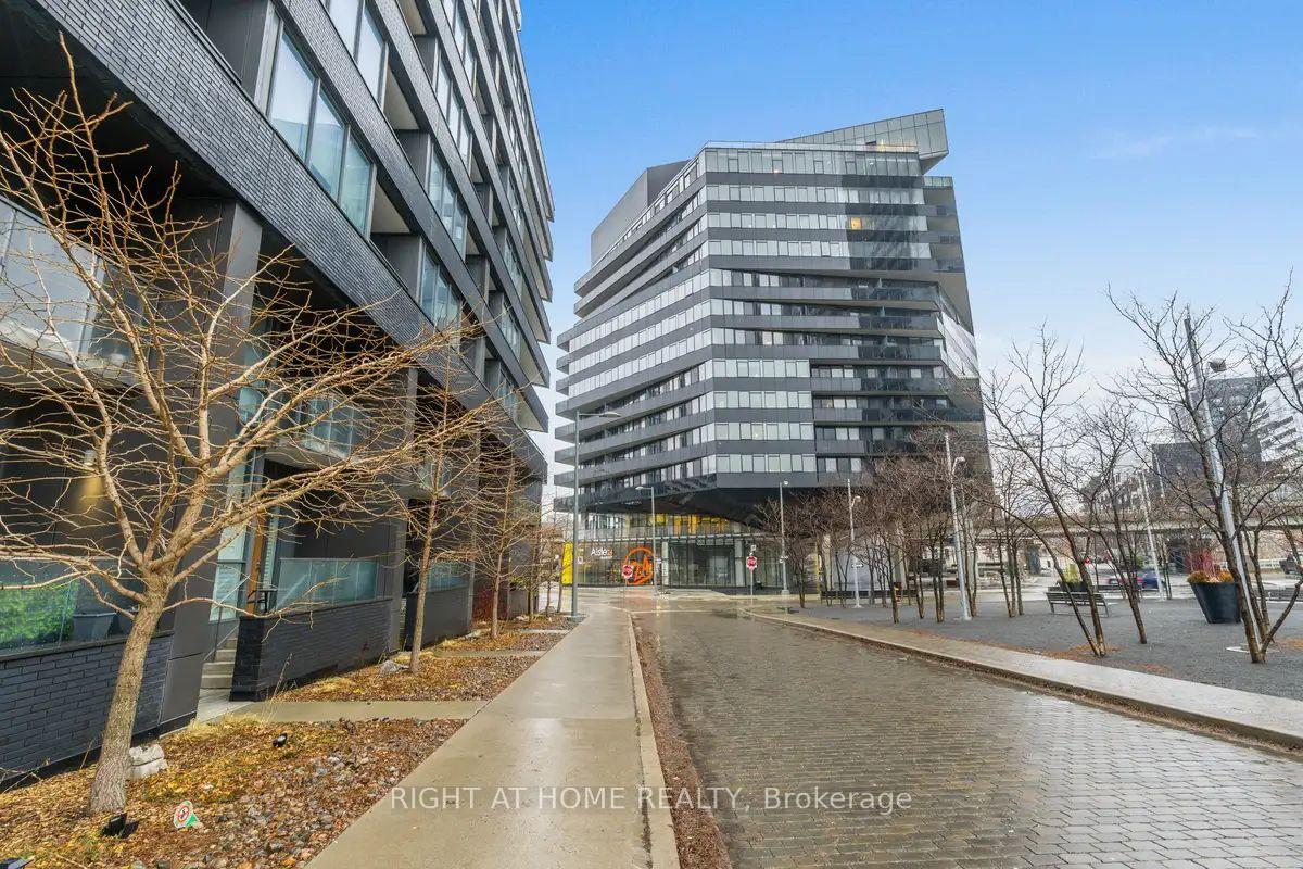 21-lawren-harris-square-toronto-ontario-c12338396