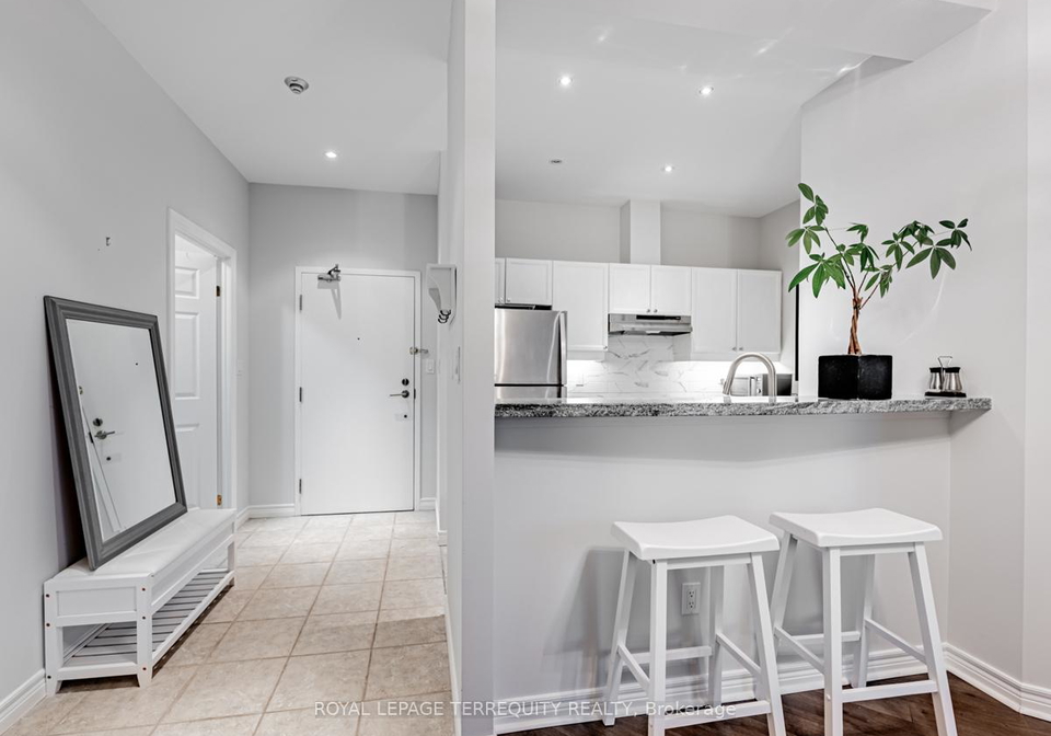 1-leaside-park-drive-east-york-ontario-c12338900