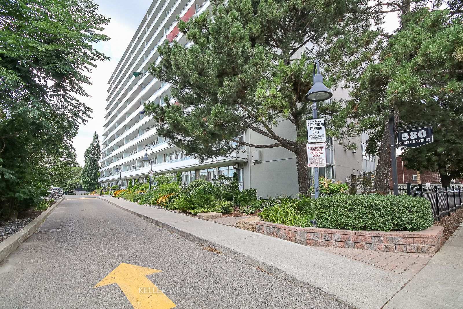 580-christie-street-toronto-ontario-c12338993