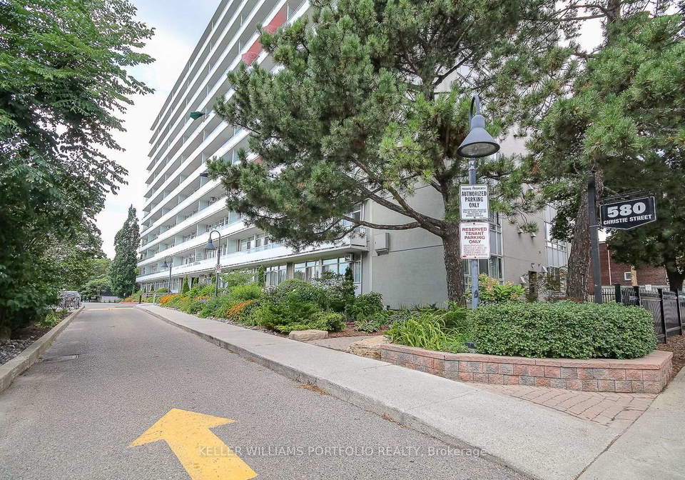 580-christie-street-toronto-ontario-c12338993