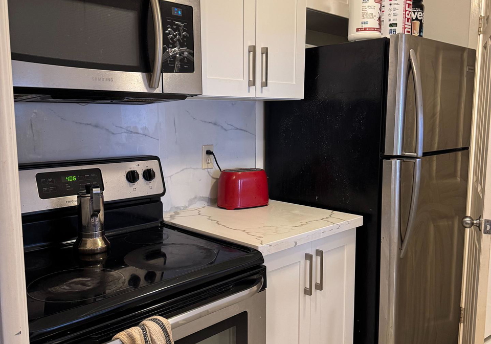 717-bay-street-toronto-ontario-c12339034