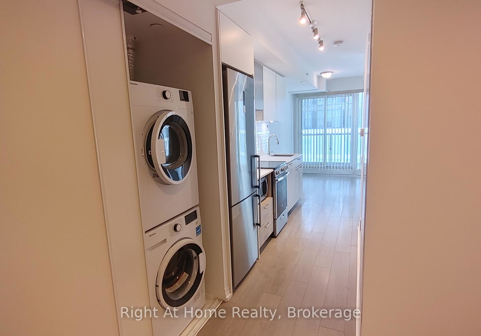 251-jarvis-street-toronto-ontario-c12339081