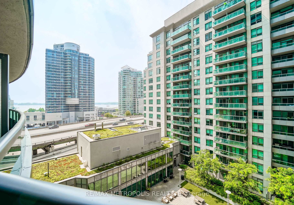 19-grand-trunk-crescent-toronto-ontario-c12339346