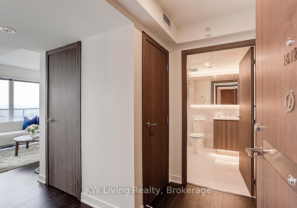 19-bathurst-street-toronto-ontario-c12339736