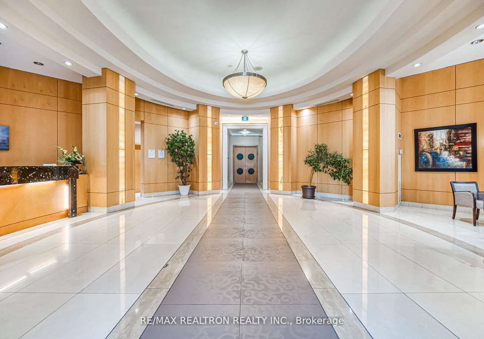 8-mckee-avenue-north-york-ontario-c12340617