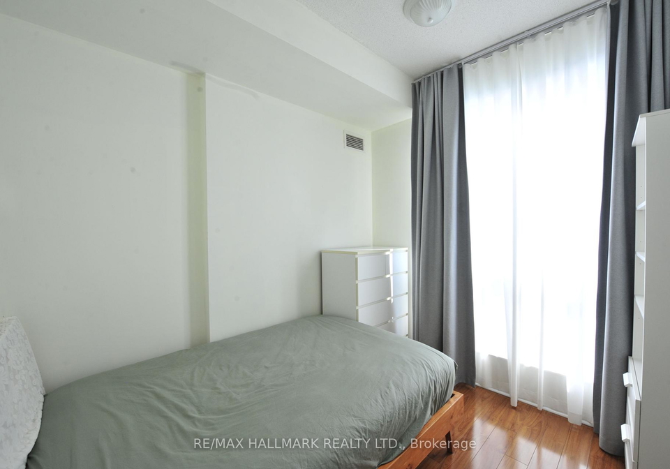 7-lorraine-drive-toronto-ontario-c12340833