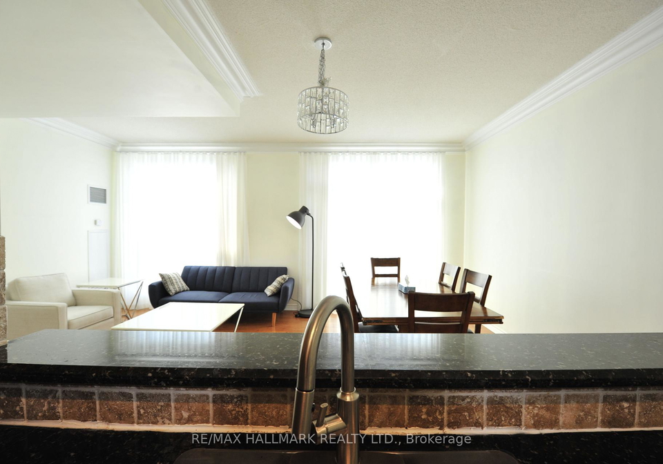 7-lorraine-drive-toronto-ontario-c12340833