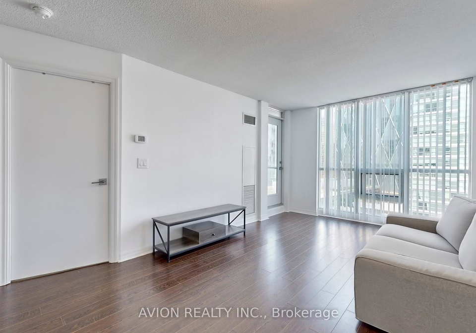16-yonge-street-toronto-ontario-c12340981