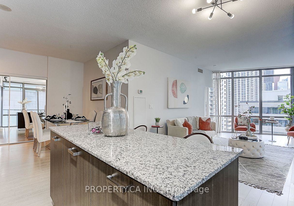 832-bay-street-toronto-ontario-c12341325