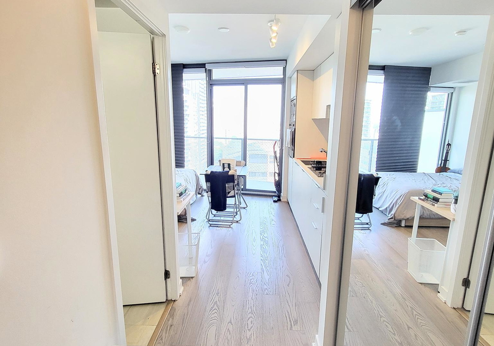 11-wellesley-street-w-toronto-ontario-c12341672