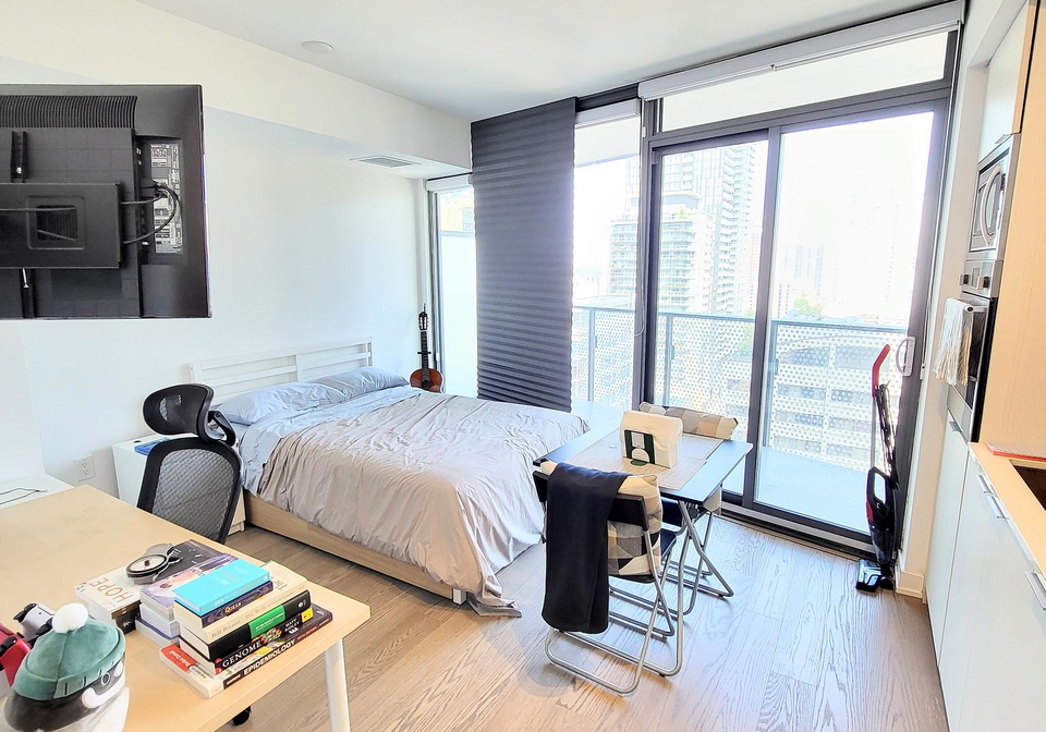 11-wellesley-street-w-toronto-ontario-c12341672