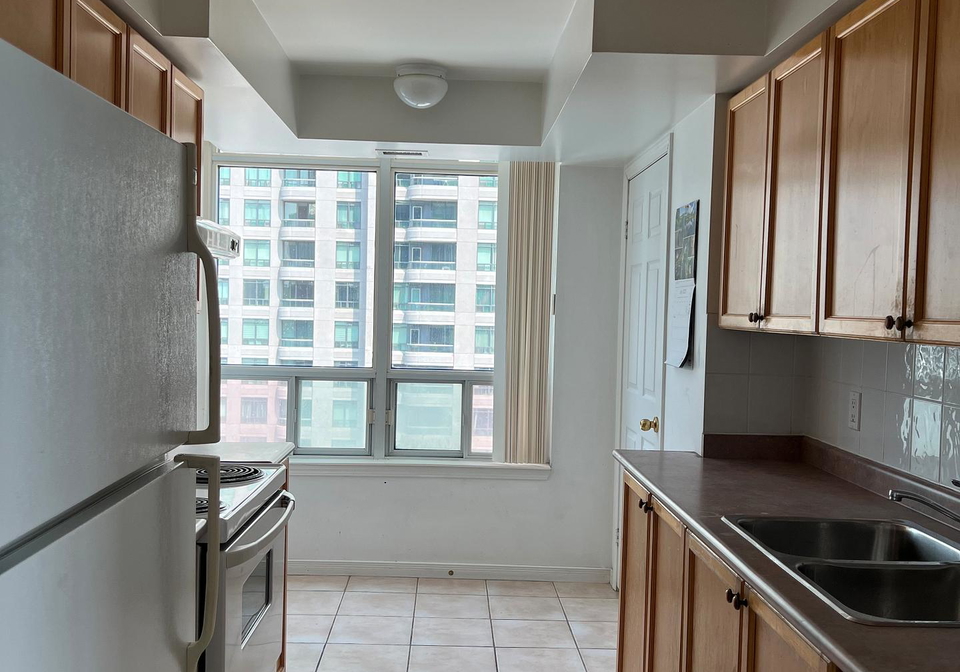 8-hillcrest-avenue-north-york-ontario-c12342753