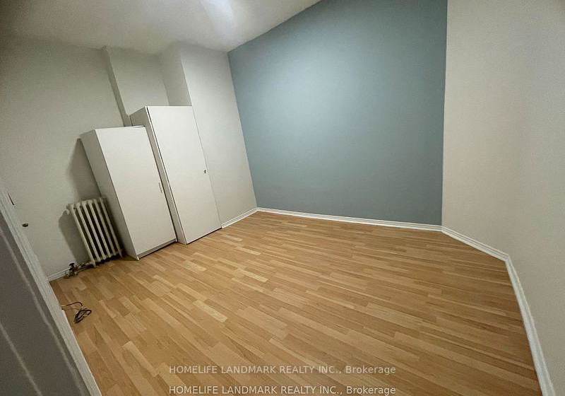 spruce-street-toronto-ontario-c12343396