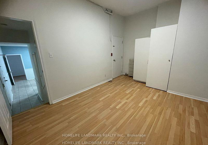 spruce-street-toronto-ontario-c12343396