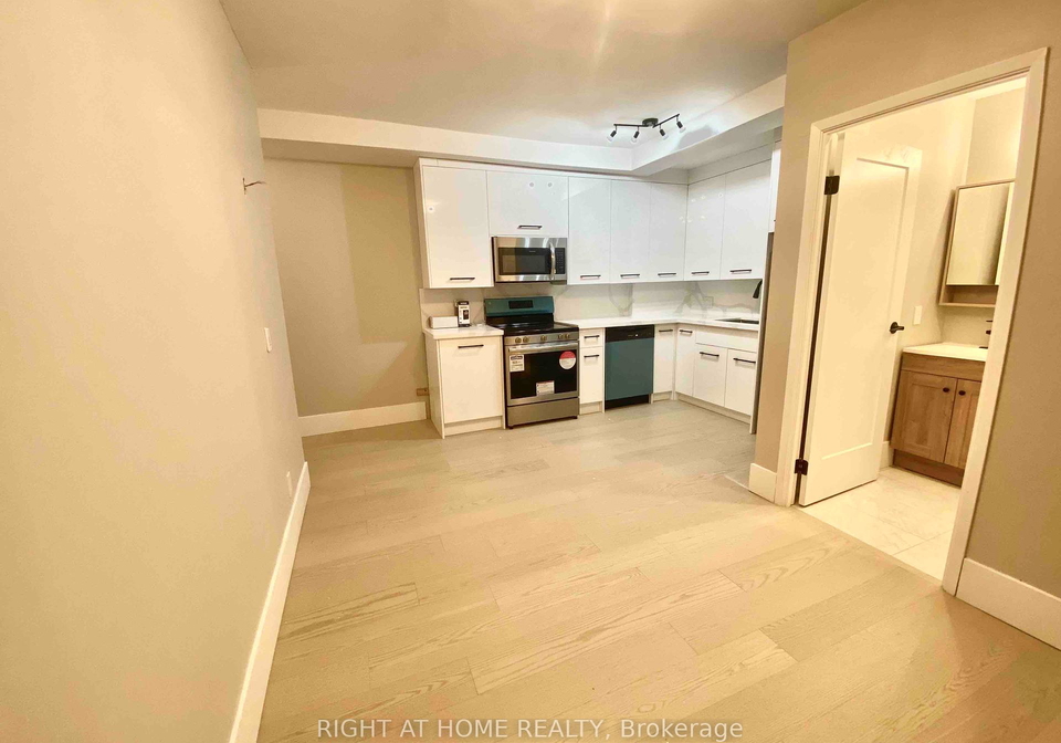 993-bloor-street-w-toronto-ontario-c12343434