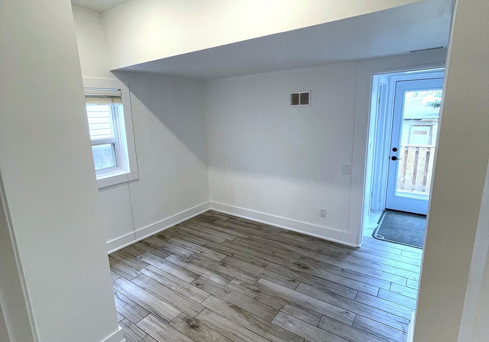 293-euclid-avenue-toronto-ontario-c12343574
