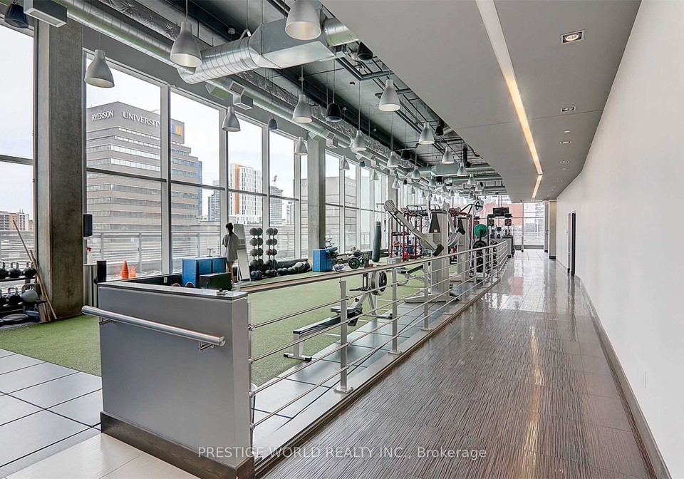 386-yonge-street-toronto-ontario-c12343920