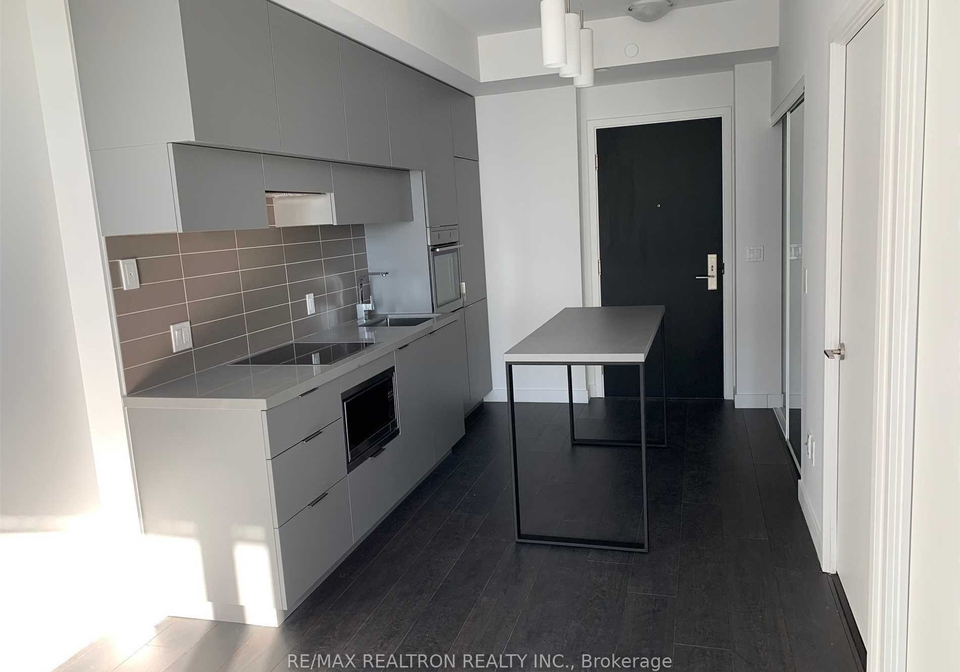 8-eglinton-avenue-e-toronto-ontario-c12344475