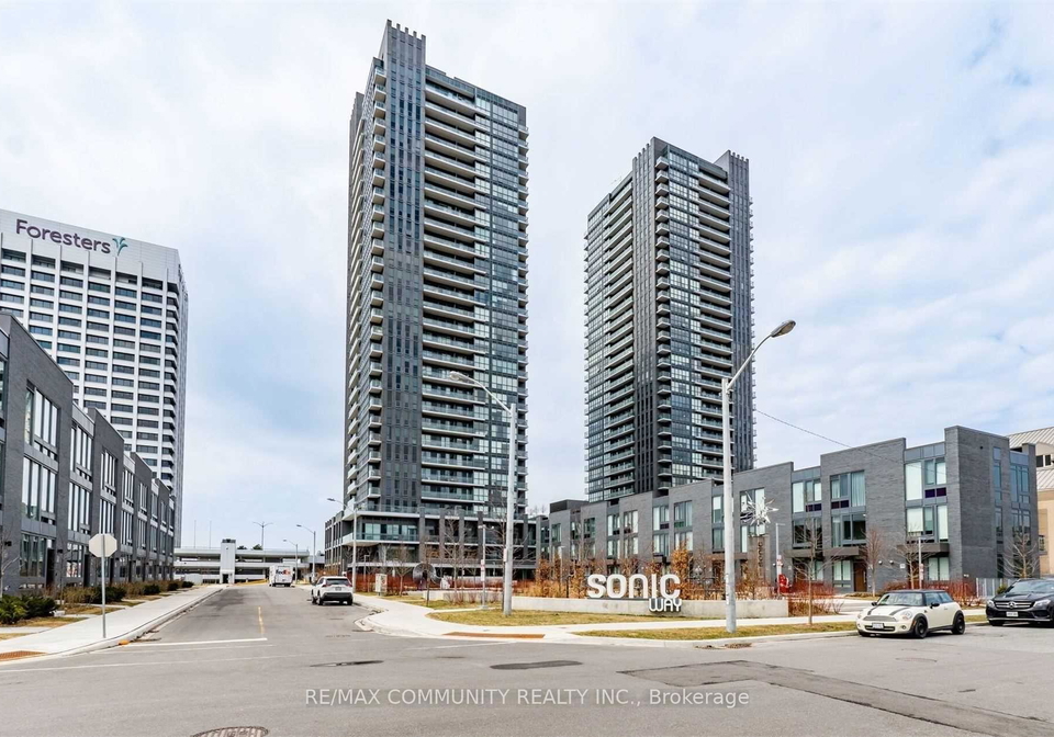 2-sonic-way-east-york-ontario-c12345025