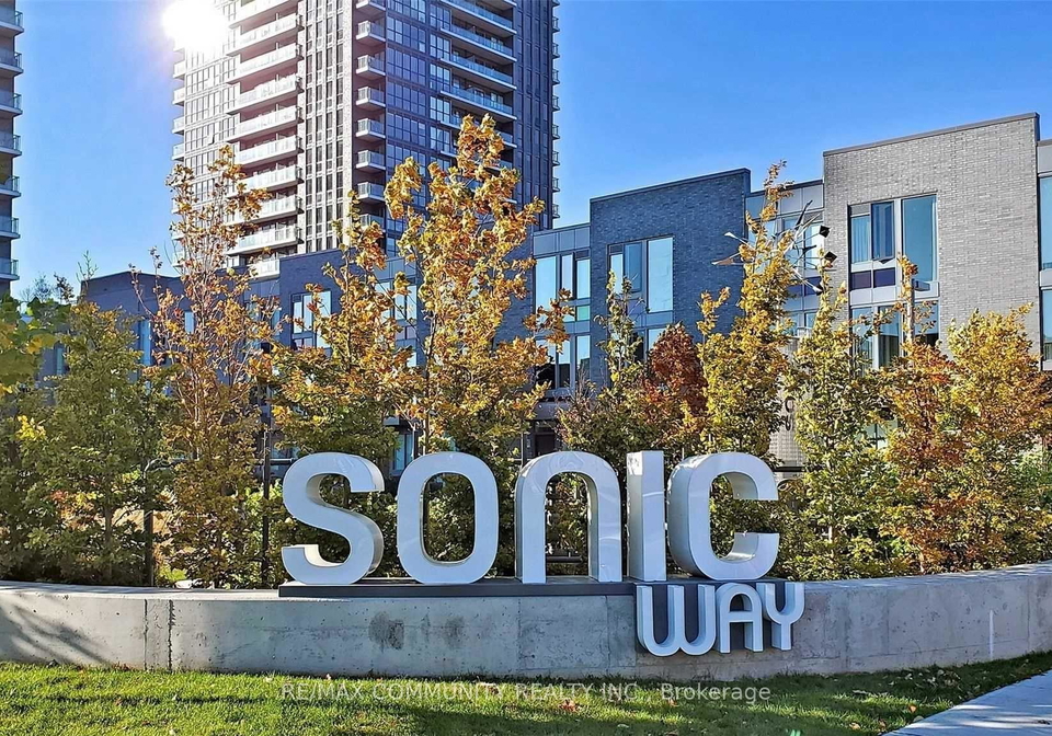 2-sonic-way-east-york-ontario-c12345025