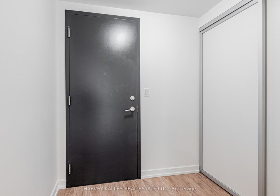 377-madison-avenue-toronto-ontario-c12345263